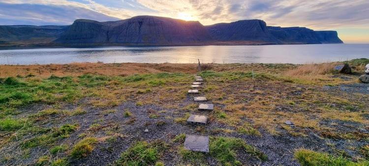 Kirkjubraut - Church Street Villa Talknafjordur Esterno foto