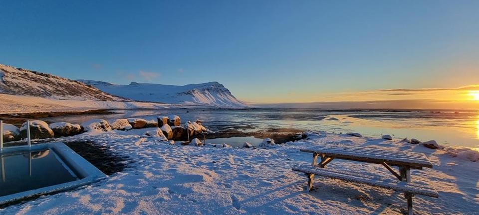 Kirkjubraut - Church Street Villa Talknafjordur Esterno foto