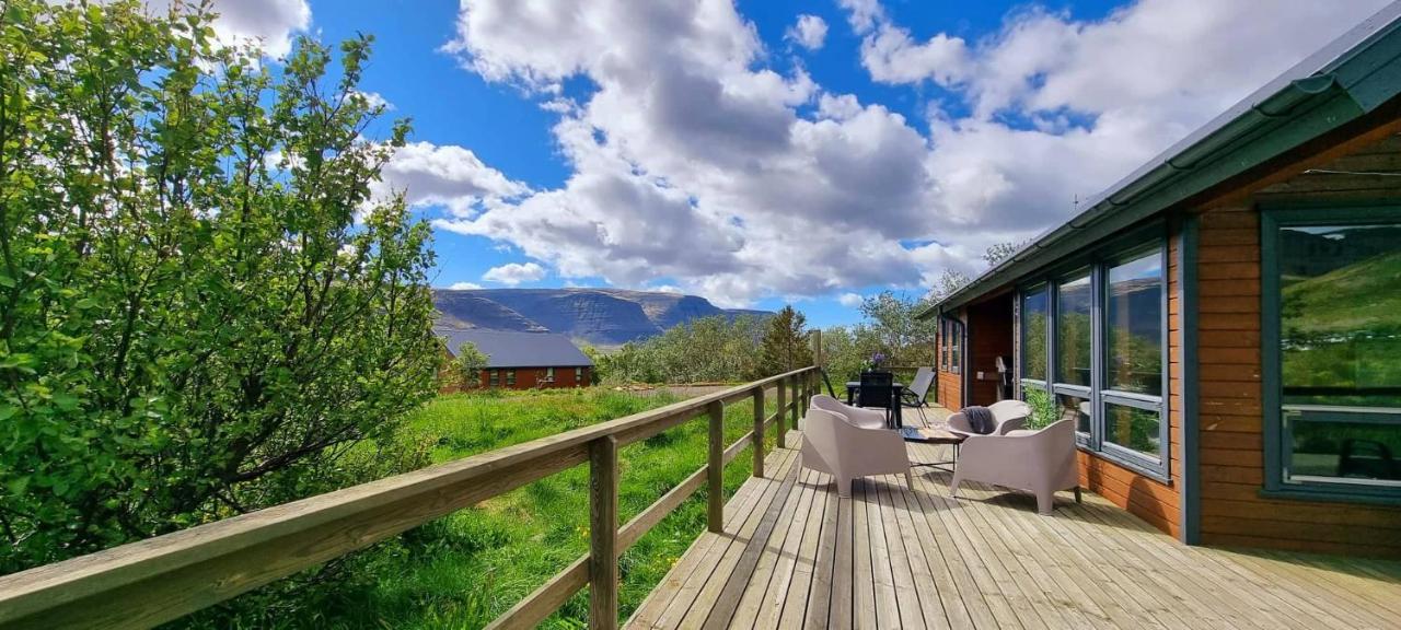 Kirkjubraut - Church Street Villa Talknafjordur Esterno foto