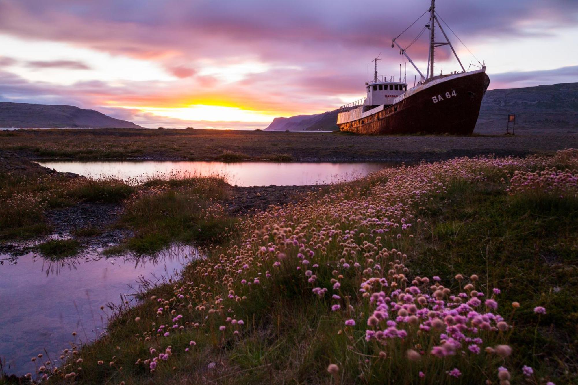 Kirkjubraut - Church Street Villa Talknafjordur Esterno foto